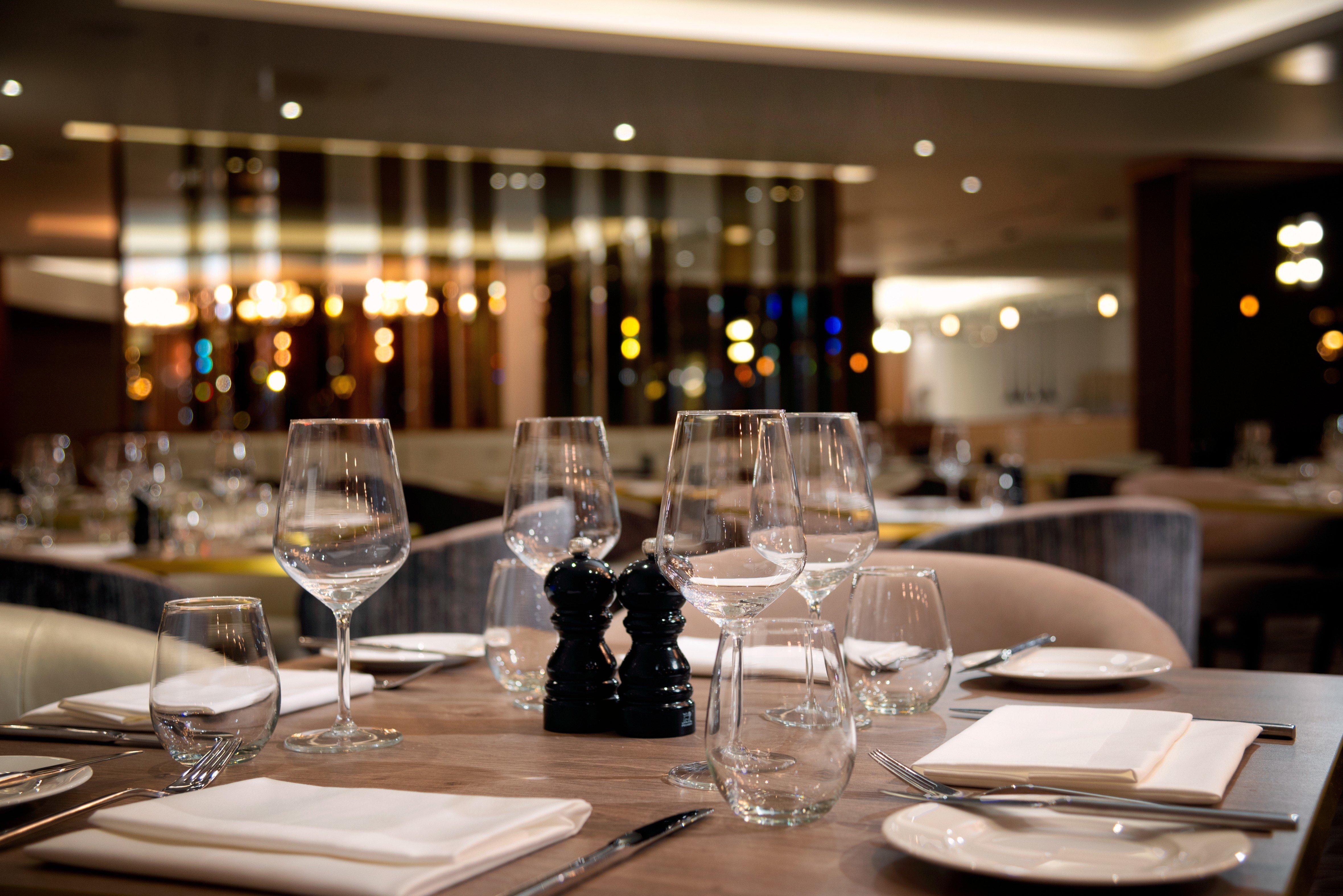 فندق هوليداي إن إكسبريس لندن هيثرو تي 4 المظهر الخارجي الصورة A restaurant in London