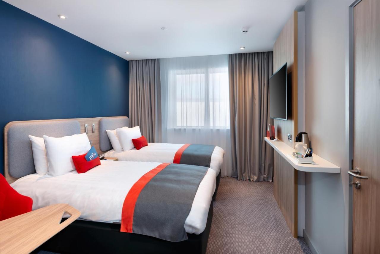 فندق هوليداي إن إكسبريس لندن هيثرو تي 4 المظهر الخارجي الصورة Holiday Inn Express, Warsaw